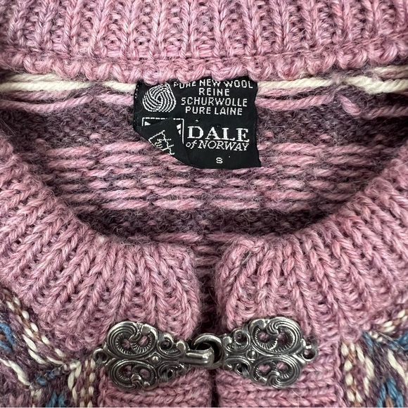 Vtg Dale Of Norway Fair Isle Sweater Pewter Clasps Lilac Cream Sz Sm - Picture 4 of 4